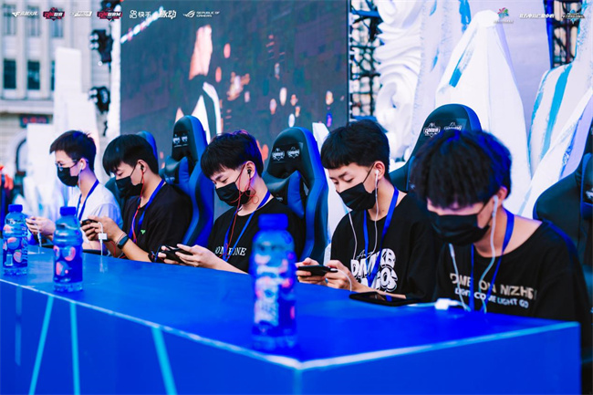 教练而言 教练而言